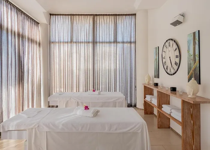 The Pelican & - Adults Only 4*